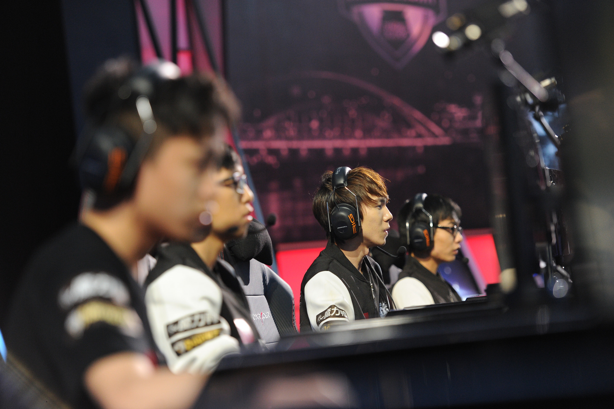 FLY黑马逆袭：LCS世界赛团队的协作奇迹